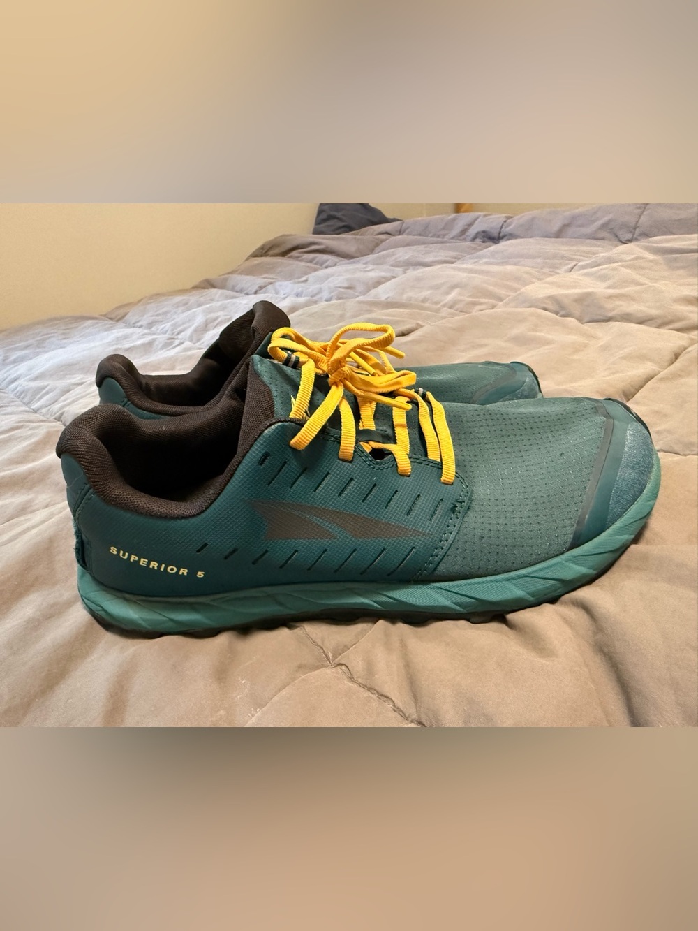Men's Altra Superior 5 Teal Running Shoes with Yellow Laces